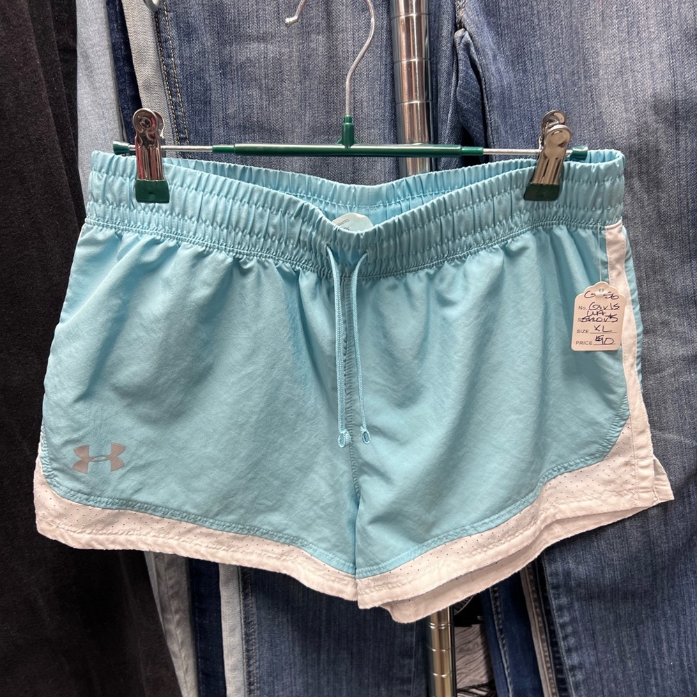 Girls Under Armour shorts size XL